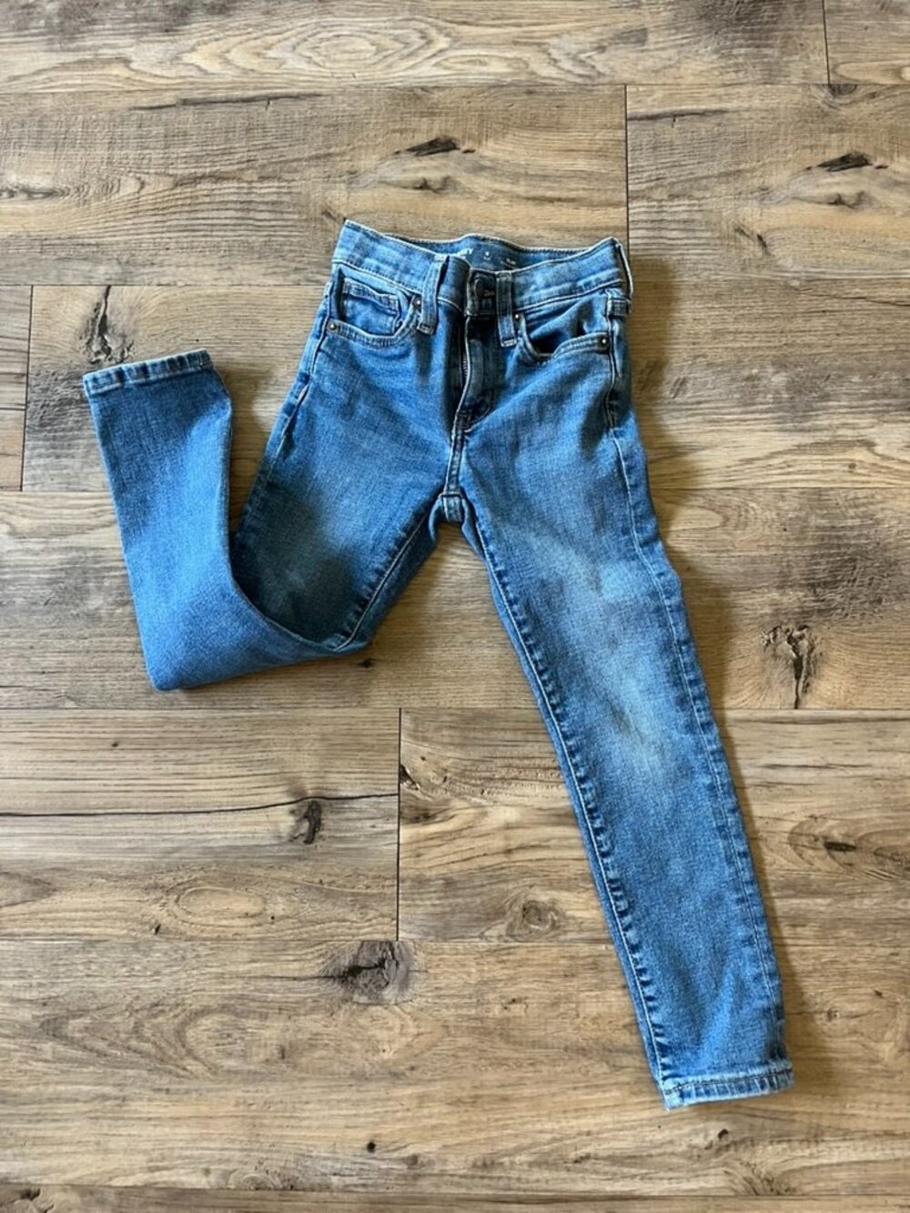 Old Navy 360° Stretch Slim Jeans – Size 6 – Medium Blue Wash - Picture 3 of 9